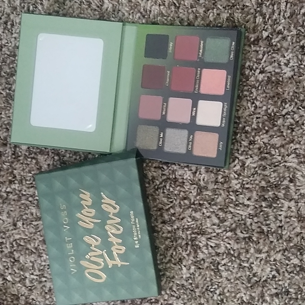 2/$10 Brand new violet voss eyeshadow palette